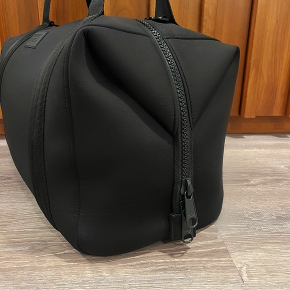 SOLD DAGNE DOVER Large Black Landon Neoprene Carryall Travel Bag EUC! - Picture 5 of 15